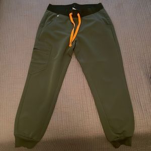 FIGS Zamora jogger (olive green)